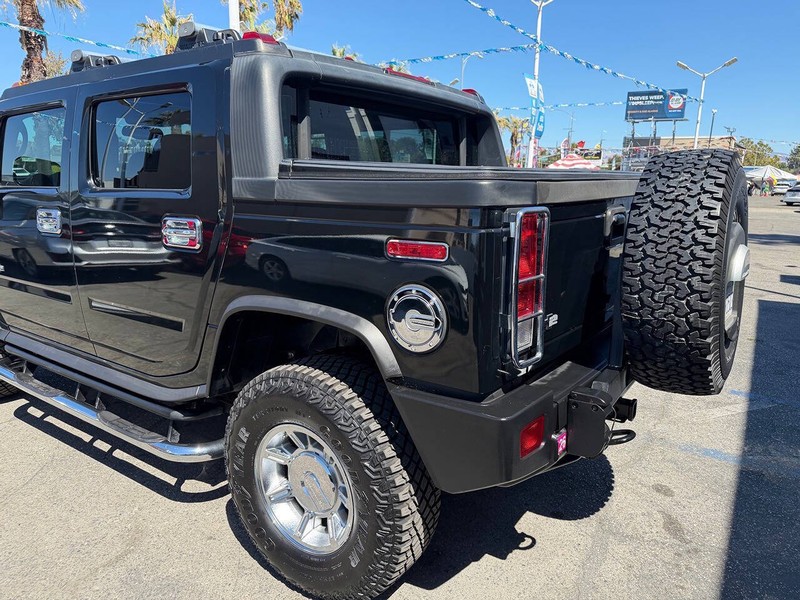 HUMMER H2 Vehicle Full-screen Gallery Image 05