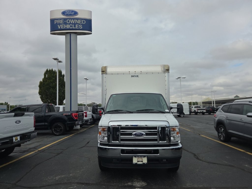 Ford E-Series Cutaway Vehicle Full-screen Gallery Image 9