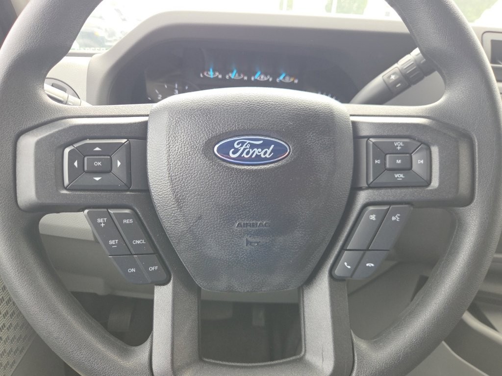 Ford E-Series Cutaway Vehicle Full-screen Gallery Image 12