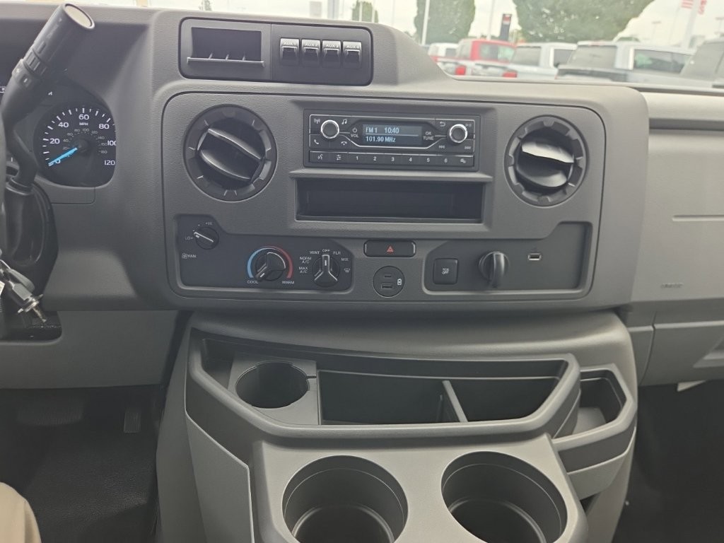 Ford E-Series Cutaway Vehicle Full-screen Gallery Image 14