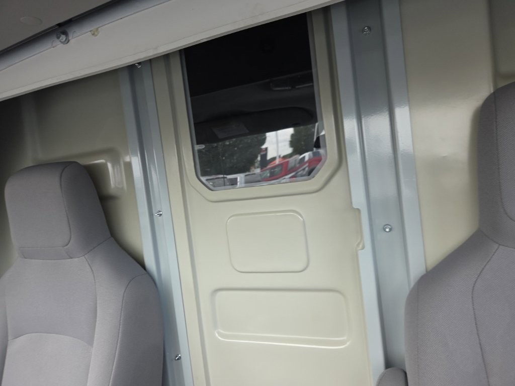 Ford E-Series Cutaway Vehicle Full-screen Gallery Image 15