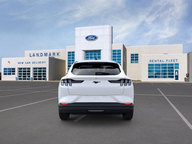 Ford Mustang Mach-E Vehicle Full-screen Gallery Image 5