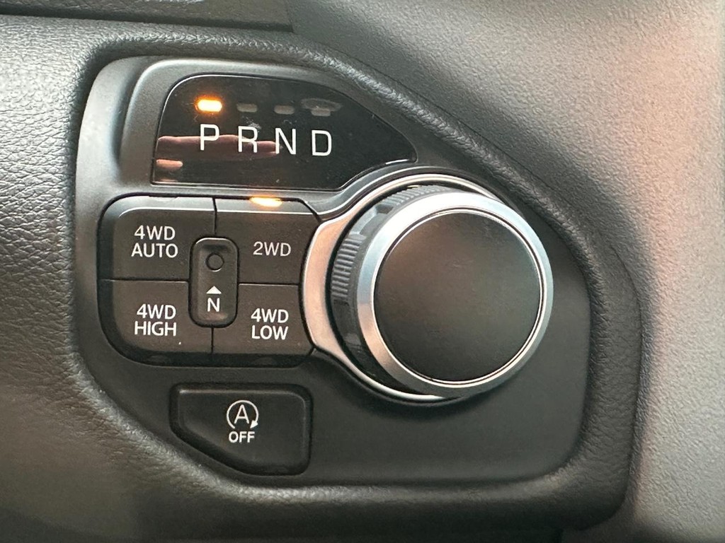 Ram 1500 Vehicle Full-screen Gallery Image 17