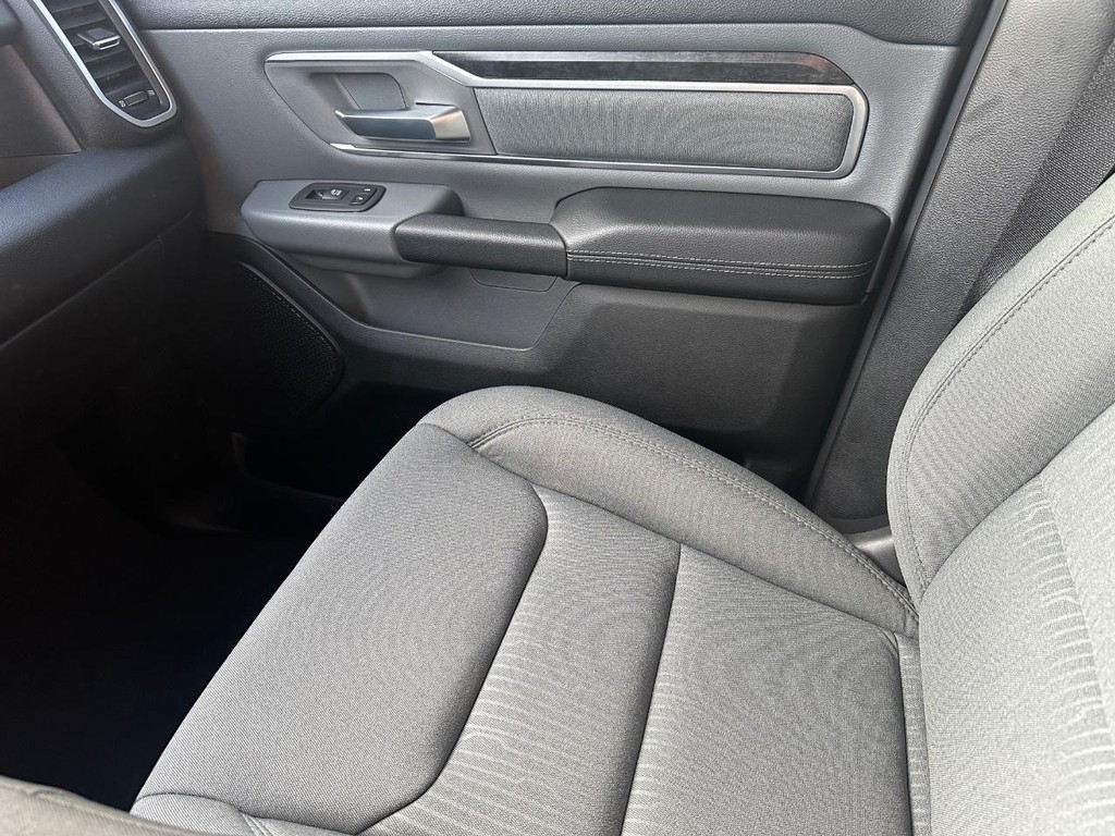 Ram 1500 Vehicle Full-screen Gallery Image 21