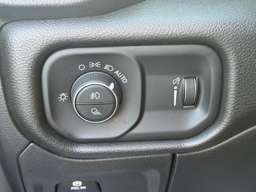 Ram 1500 Vehicle Full-screen Gallery Image 23