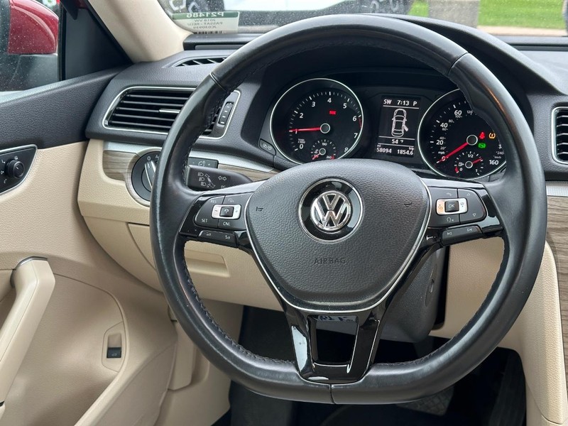 2018 Volkswagen Passat 2.0T SE 13
