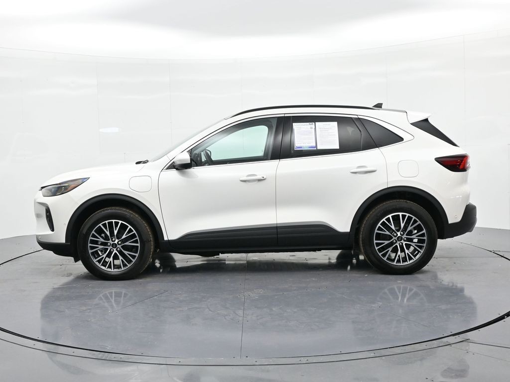 Ford Escape Vehicle Full-screen Gallery Image 09