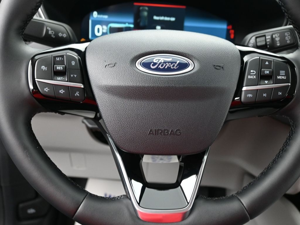 Ford Escape Vehicle Full-screen Gallery Image 12