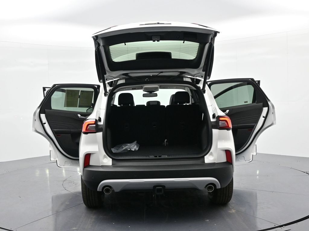 Ford Escape Vehicle Full-screen Gallery Image 26