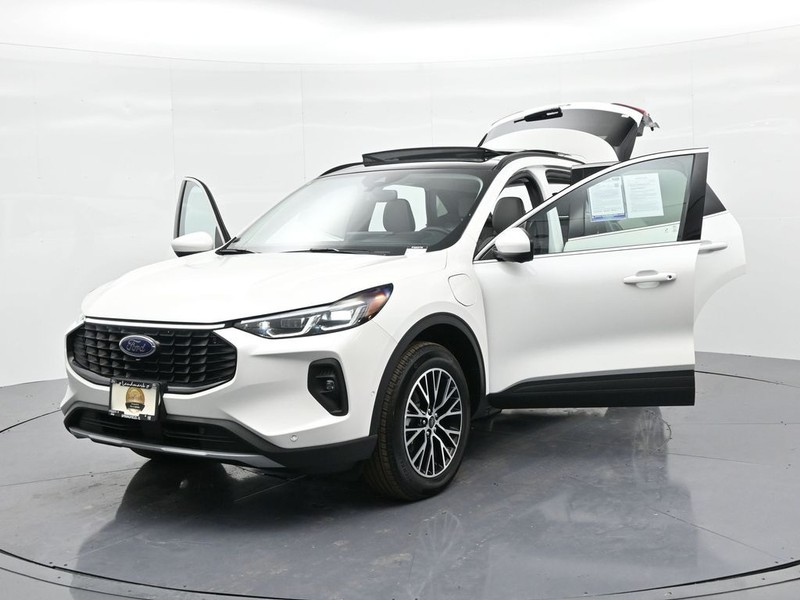 Ford Escape Vehicle Full-screen Gallery Image 25