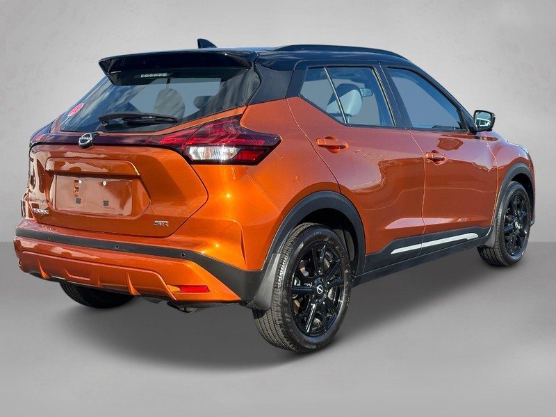 2023 Nissan Kicks SR 3