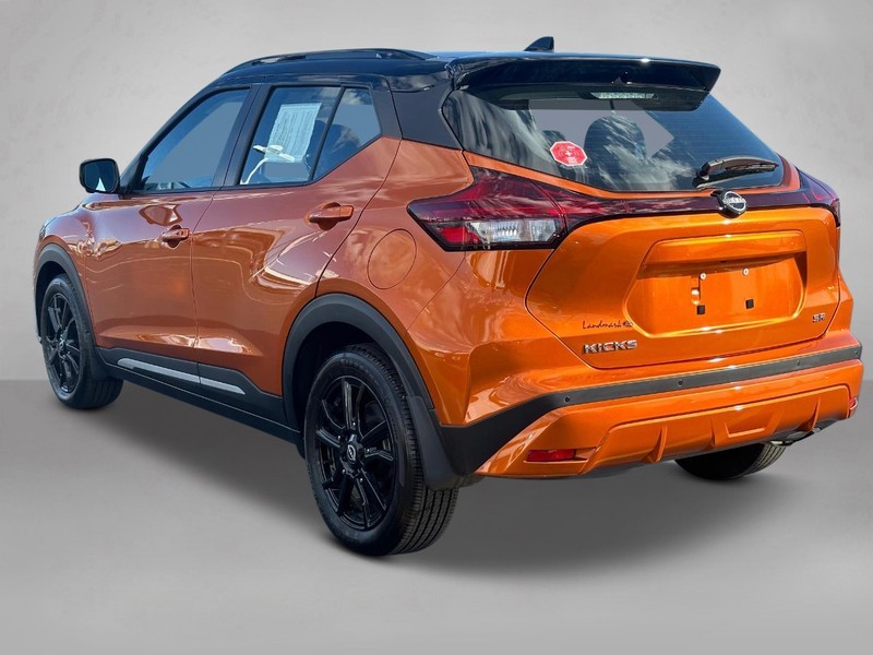 2023 Nissan Kicks SR 5