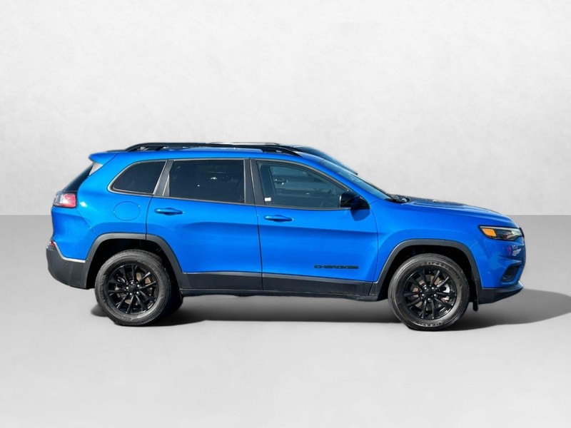 2023 Jeep Cherokee 4WD Altitude Lux 2