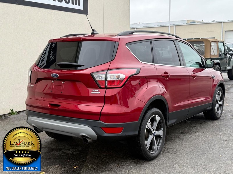 Ford Escape Vehicle Full-screen Gallery Image 3