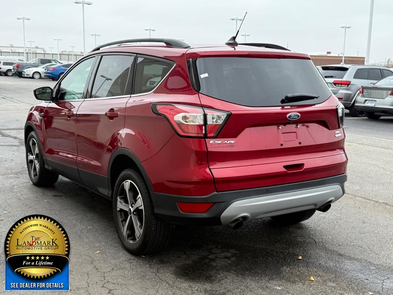 Ford Escape Vehicle Full-screen Gallery Image 6