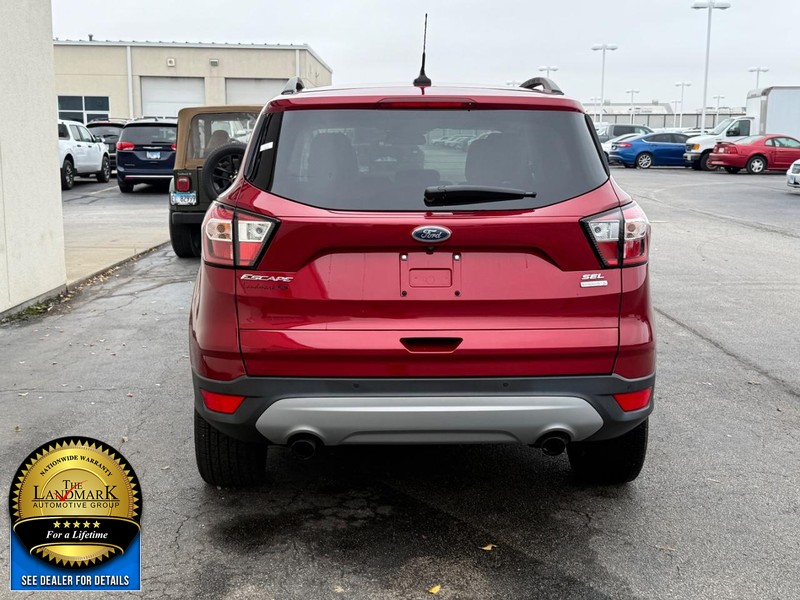 Ford Escape Vehicle Full-screen Gallery Image 7