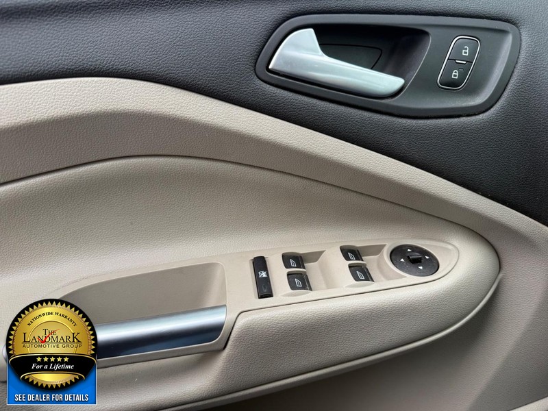 Ford Escape Vehicle Full-screen Gallery Image 8