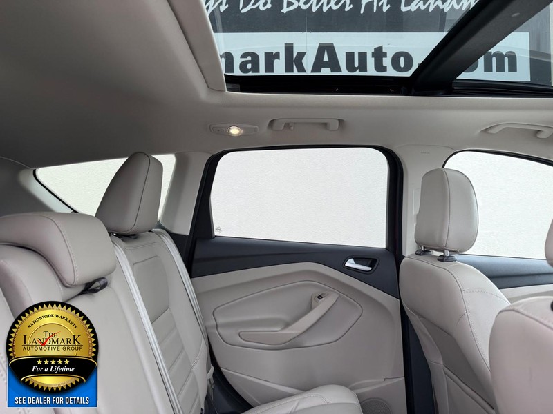 Ford Escape Vehicle Full-screen Gallery Image 15