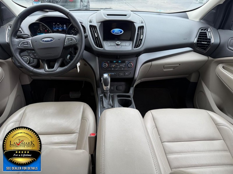 Ford Escape Vehicle Full-screen Gallery Image 16