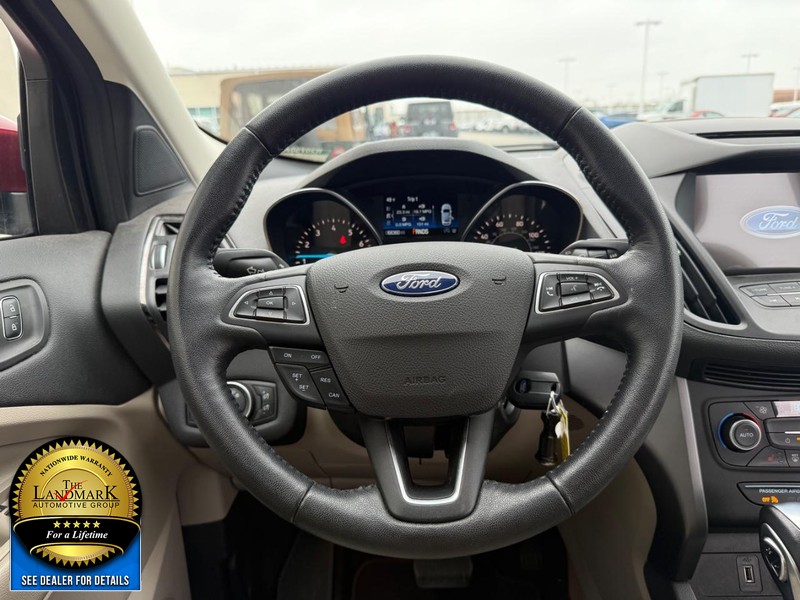 Ford Escape Vehicle Full-screen Gallery Image 17