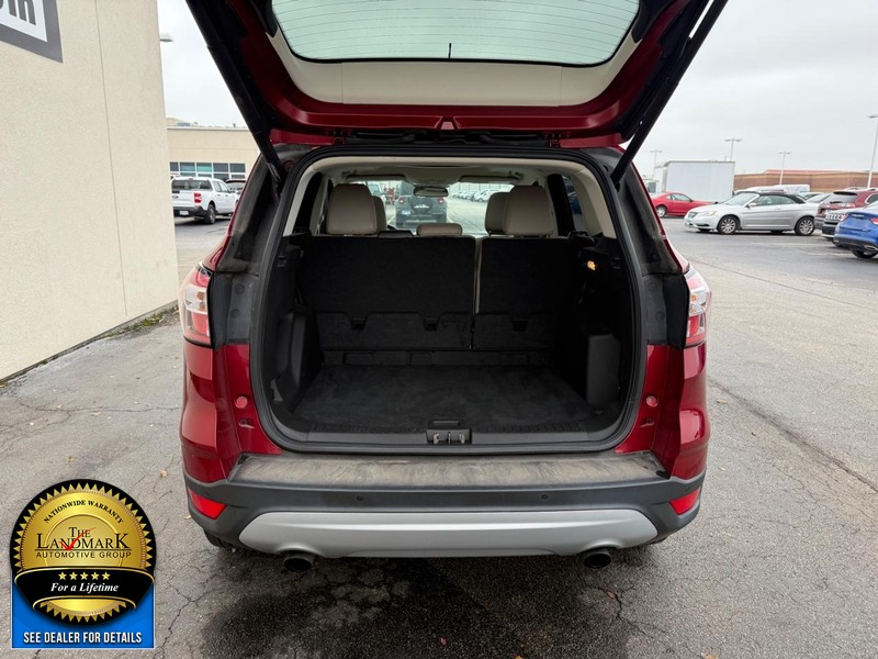 Ford Escape Vehicle Full-screen Gallery Image 19