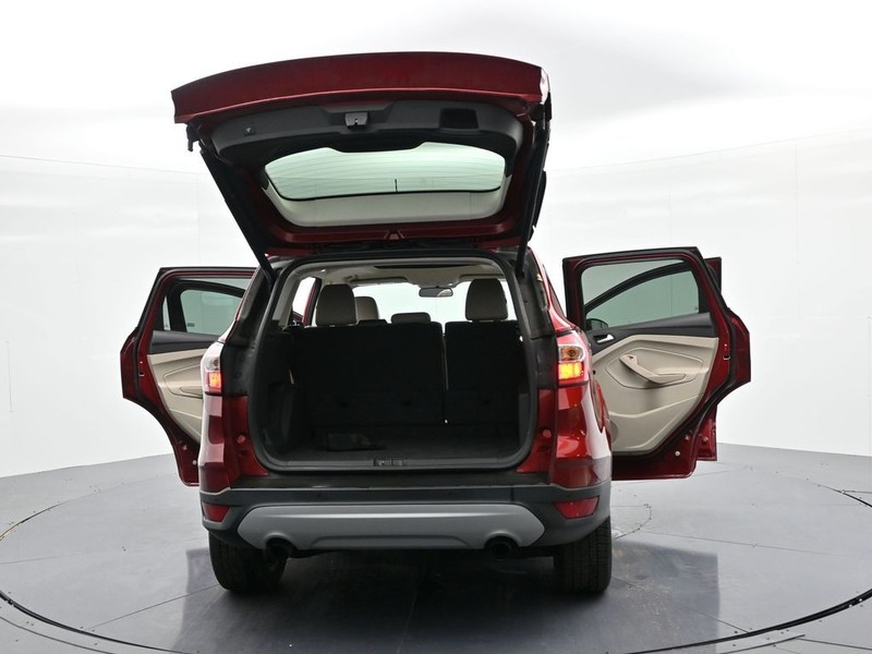 Ford Escape Vehicle Full-screen Gallery Image 24