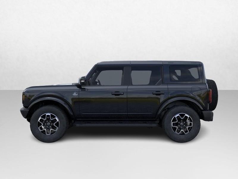 2024 Ford Bronco Outer Banks 3