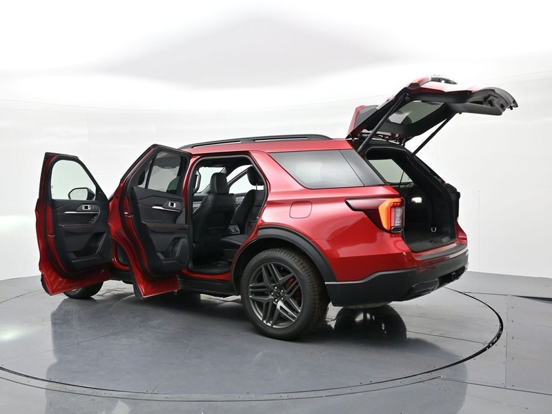 Ford Explorer Vehicle Full-screen Gallery Image 25