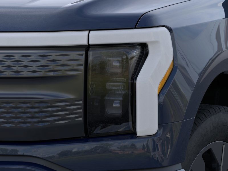 Ford F-150 Lightning Vehicle Full-screen Gallery Image 18