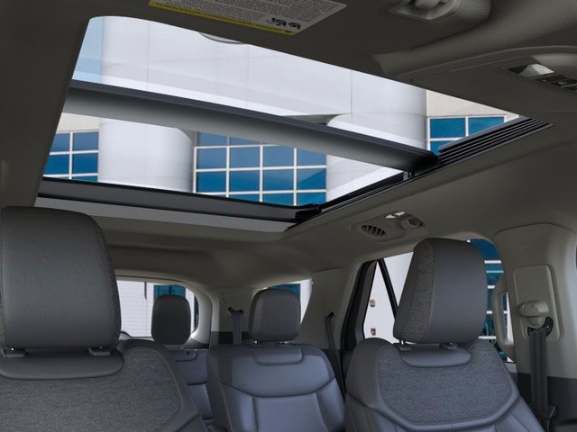 Ford Explorer Vehicle Full-screen Gallery Image 22