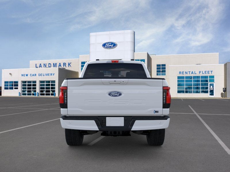 Ford W3L Vehicle Full-screen Gallery Image 5