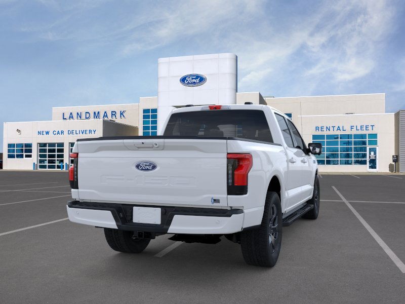 Ford W3L Vehicle Full-screen Gallery Image 8