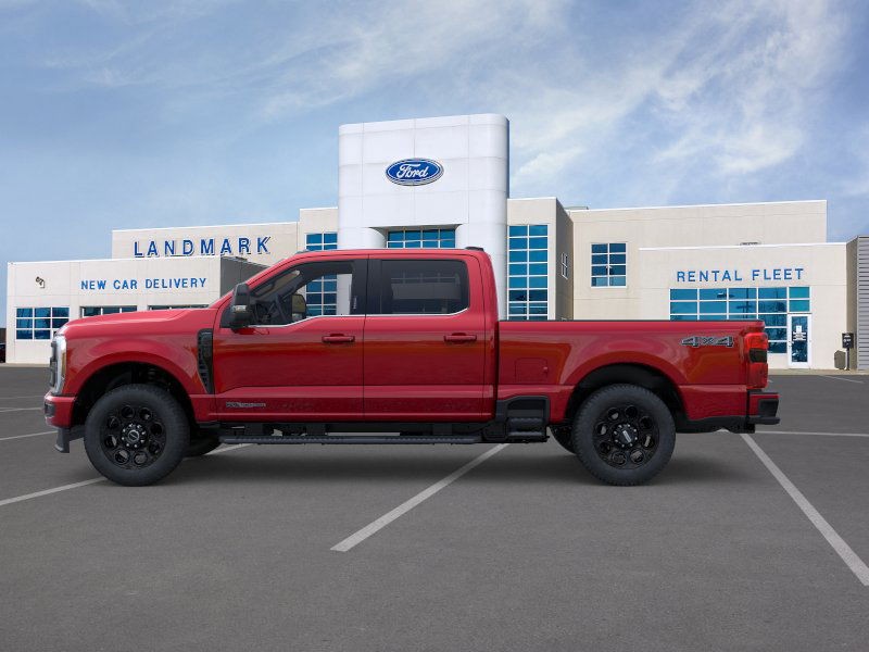 Ford Super Duty F-350 SRW Vehicle Full-screen Gallery Image 3