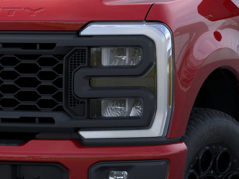 Ford Super Duty F-350 SRW Vehicle Full-screen Gallery Image 18