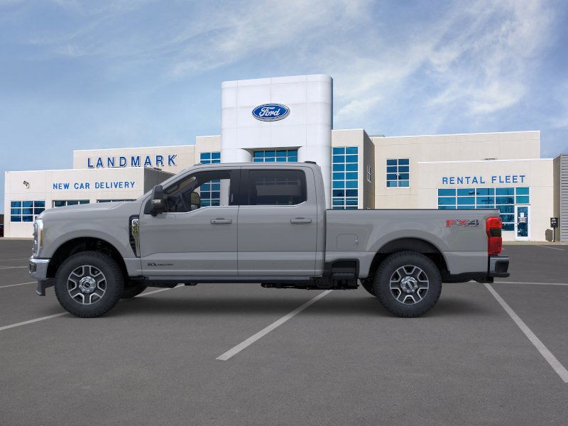 Ford Super Duty F-350 SRW Vehicle Full-screen Gallery Image 3