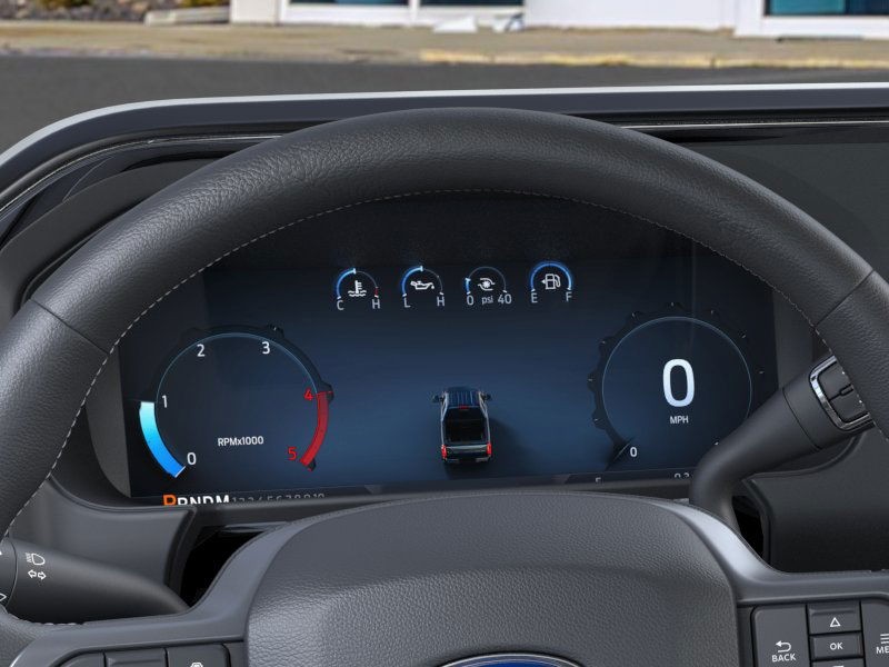 Ford Super Duty F-350 SRW Vehicle Full-screen Gallery Image 13