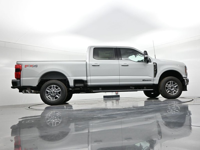 Ford F-350SD Vehicle Full-screen Gallery Image 23