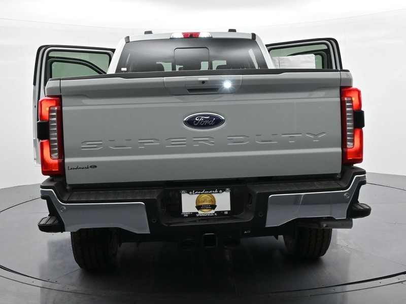 Ford F-350SD Vehicle Full-screen Gallery Image 28