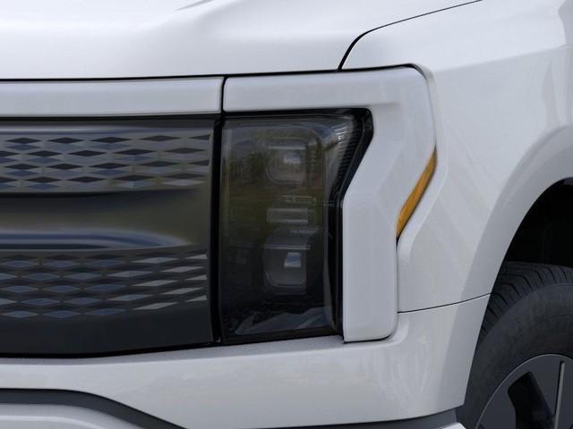 Ford F-150 Lightning Vehicle Full-screen Gallery Image 18