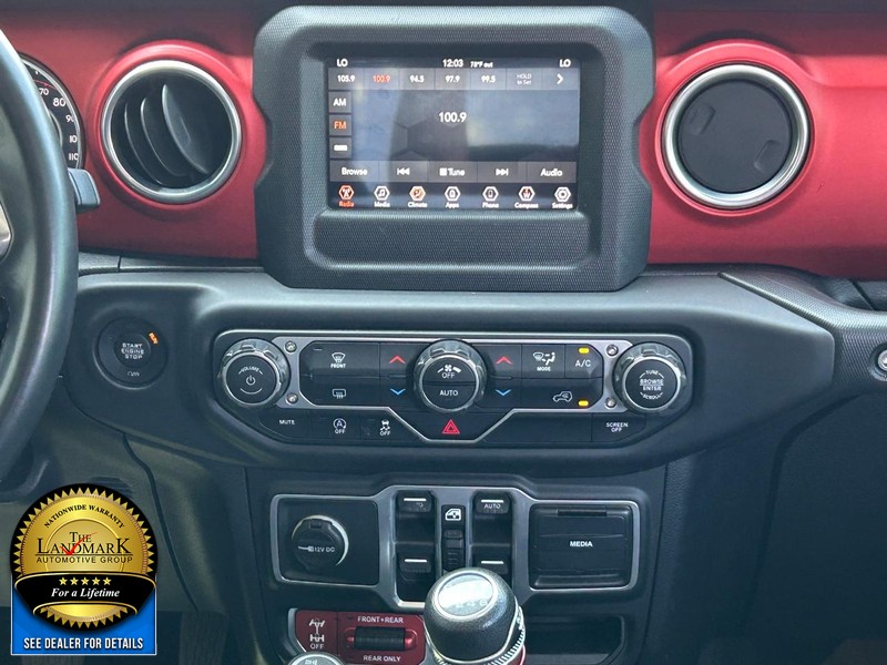 Jeep Wrangler Unlimited Vehicle Full-screen Gallery Image 17