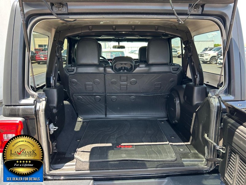 Jeep Wrangler Unlimited Vehicle Full-screen Gallery Image 18