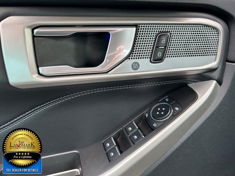 Ford Explorer Vehicle Full-screen Gallery Image 8