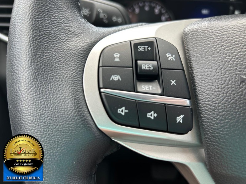 Ford Explorer Vehicle Full-screen Gallery Image 10