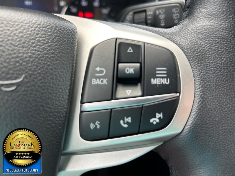 Ford Explorer Vehicle Full-screen Gallery Image 11