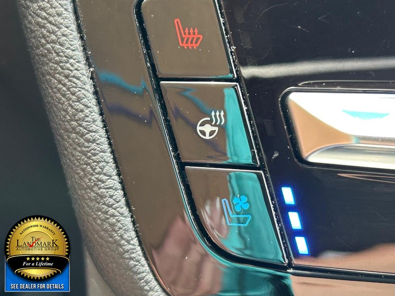 Ford Explorer Vehicle Full-screen Gallery Image 13