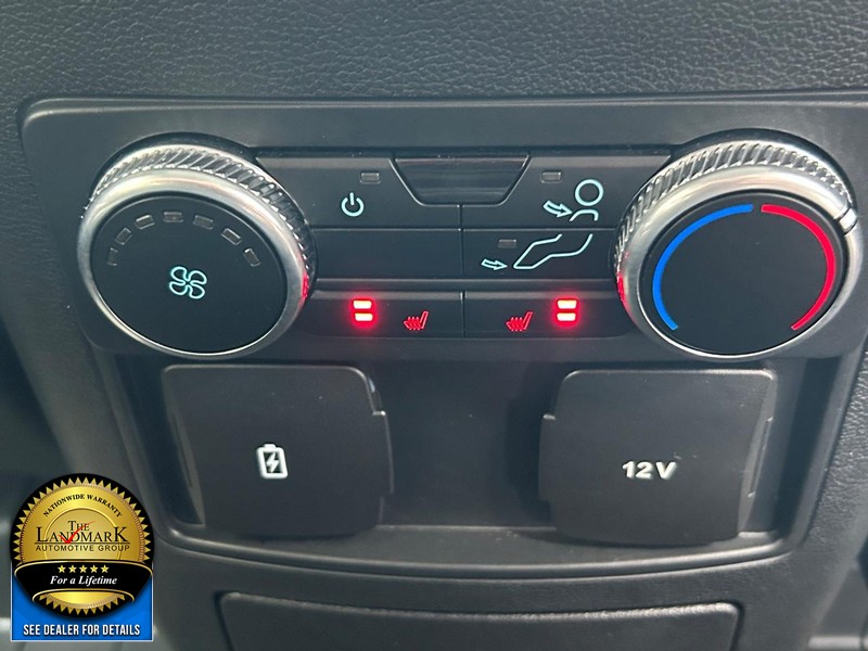 Ford Explorer Vehicle Full-screen Gallery Image 16