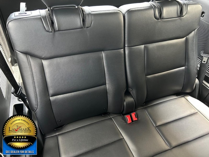 Ford Explorer Vehicle Full-screen Gallery Image 17