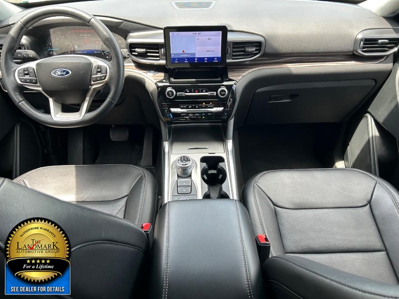 Ford Explorer Vehicle Full-screen Gallery Image 18