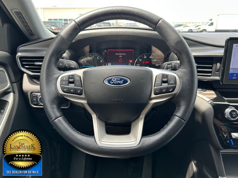 Ford Explorer Vehicle Full-screen Gallery Image 19