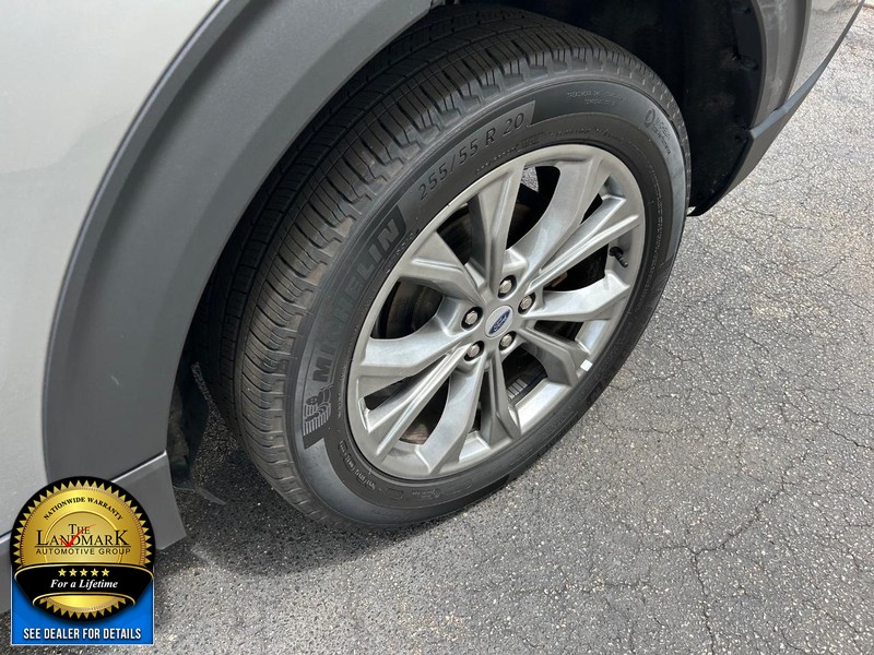 Ford Explorer Vehicle Full-screen Gallery Image 22